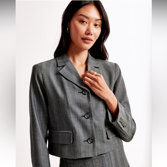 A&F Cropped Blazer Gray Pattern. - Picture 2 of 10